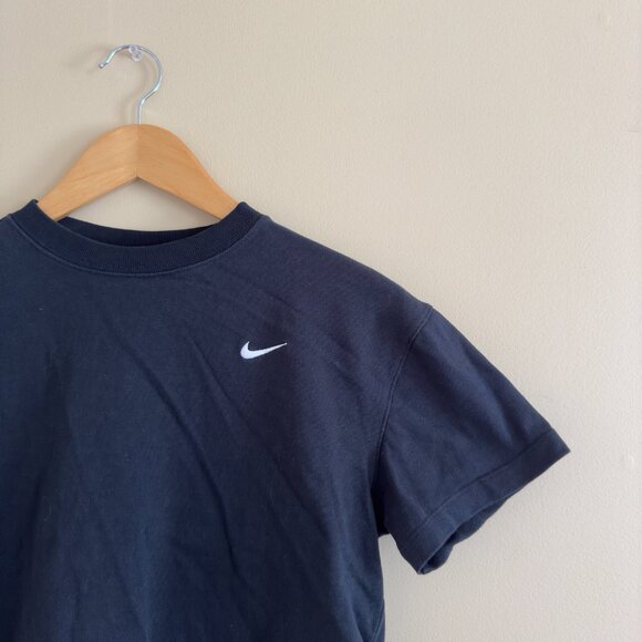 Nike Boxy Short Sleeve Crop Top Crew Neck - Picture 4 of 7